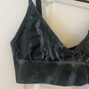 Lululemon sports bra size 2